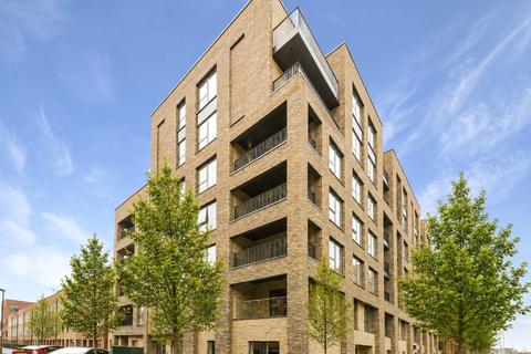 1 bed property, in Lismore Boulevard, £390,000