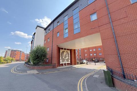 2 bed property, in Broad Gauge Way, £125,000
