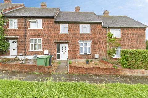 3 bed property, in Tyler Grove, £280,000