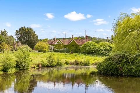 5 bed property, in Hempstead Lane, £850,000