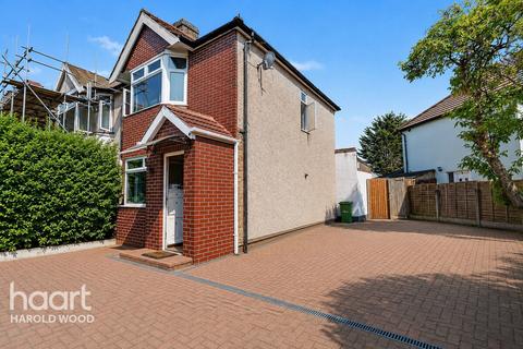 3 bed property, in Heaton Close, £400,000