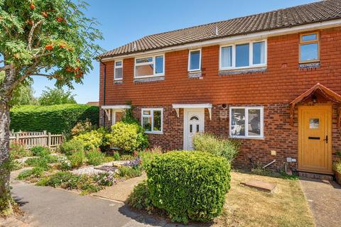 2 bed property, in Andrew Road, £350,000