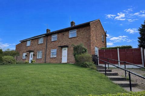 2 bed property, in Hayes Road, £110,000