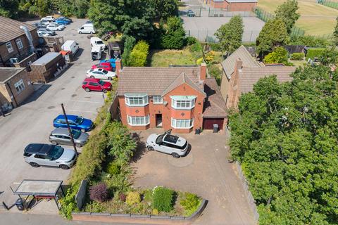 3 bed property, in 17 Waldridge Road, £275,000