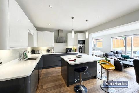 5 bed property, in Shaftesbury Avenue, £1,000,000