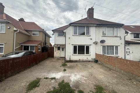 3 bed property, in Vicarage Farm Road, £550,000