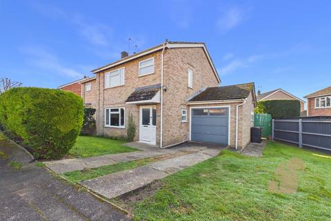 3 bed property, in Churchill Drive, £325,000