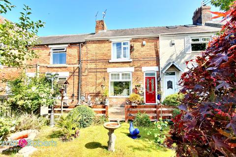 2 bed property, in Henry Terrace, £99,950