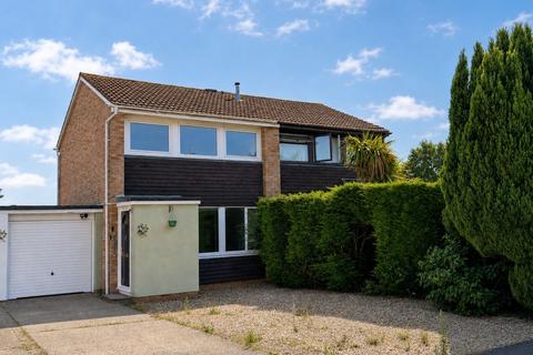2 bed property, in Millers Way, £170,000
