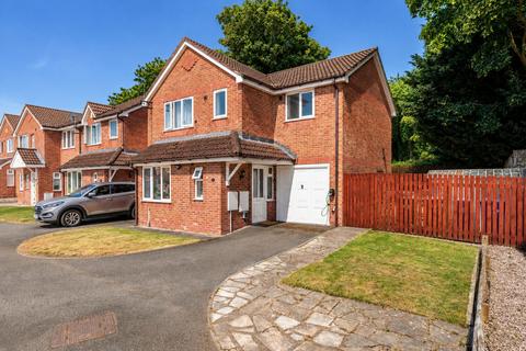 4 bed property, in Stonehills Court, £280,000