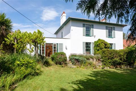 4 bed property, in St. Andrews Road, £1,050,000