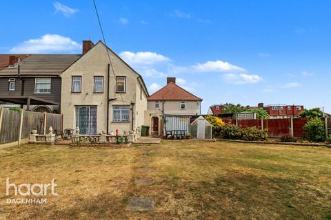 3 bed property, in Hunters Hall Road, £375,000