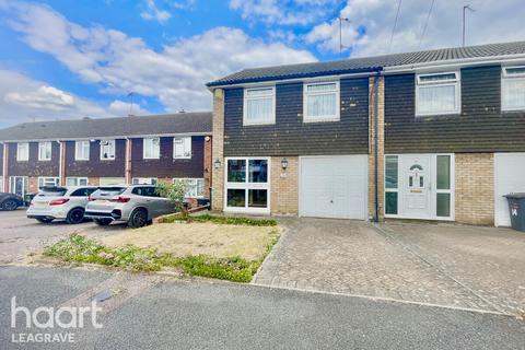 3 bed property, in The Close, £350,000
