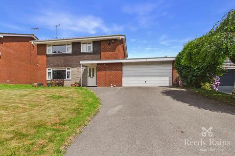 3 bed property, in Broad Lane, £525,000