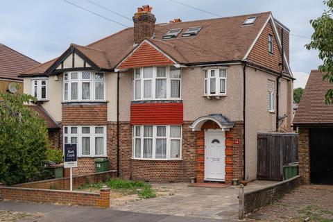 4 bed property, in Beverley Road, £750,000