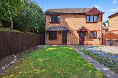 2 bed property, in Barons Croft, £185,000
