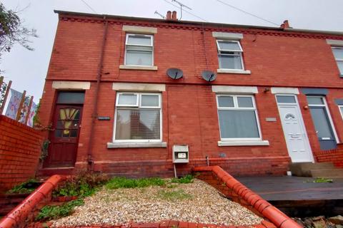 2 bed property, in Wrexham LL14, £115,000