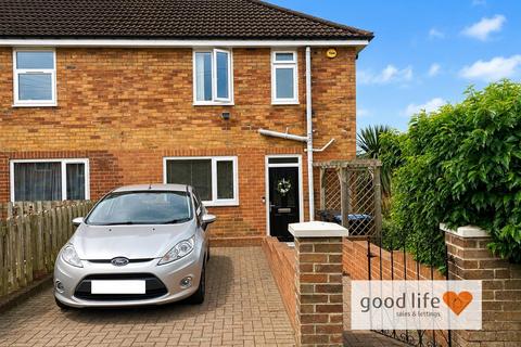 2 bed property, in Marigold Crescent, £105,000