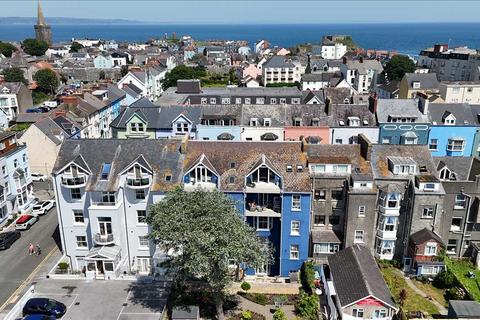 2 bed property, in Islay Court, £199,000