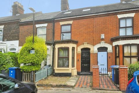 3 bed property, in 61 Carrow Road, £180,000