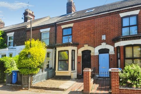 3 bed property, in 61 Carrow Road, £180,000