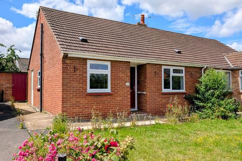 2 bed property, in Poplar Grove, £295,000