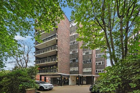 3 bed property, in Avenue Road, £1,400,000