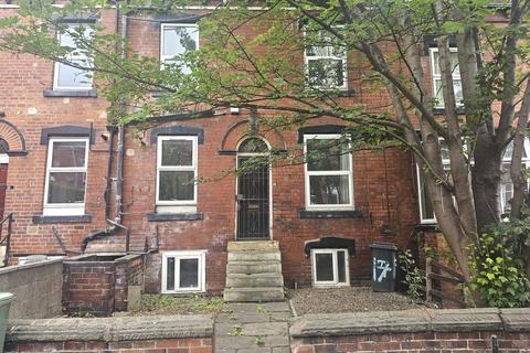 5 bed property, in Beechwood Mount, £165,000