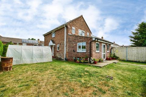 3 bed property, in Leverett Road, £190,000