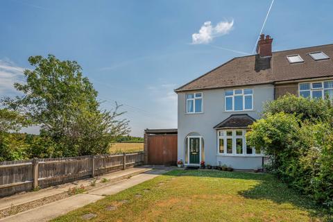 3 bed property, in Wootton Road, £425,000