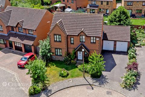 4 bed property, in Hathaway Court, £525,000