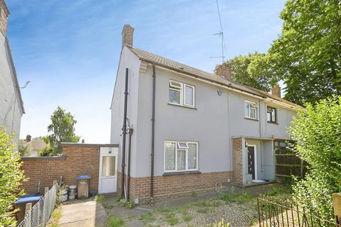 4 bed property, in Pembroke Road, £295,000