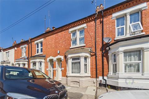 2 bed property, in Turner Street, £190,000