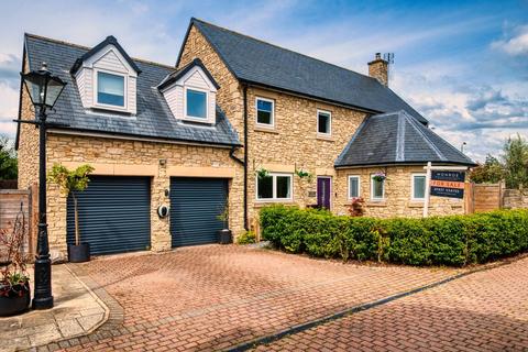 4 bed property, in Peplow Close, £650,000