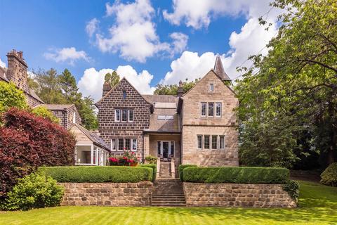 5 bed property, in Springfield Terrace, £875,000