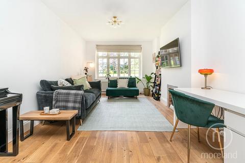 1 bed property, in Moreland Court, £415,000