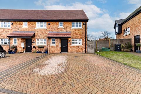 2 bed property, in Mill Stone Green, £230,000