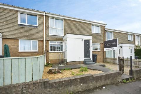 2 bed property, in Lyndhurst Road, £40,000