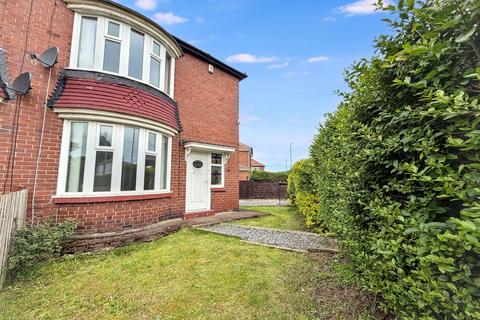 2 bed property, in Tharsis Road, £165,000