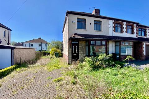 2 bed property, in Sunny Bank Road, £150,000