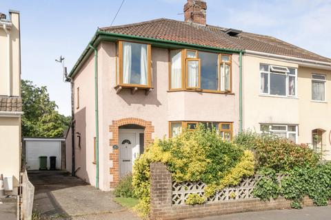 3 bed property, in Frome Valley Road, £425,000