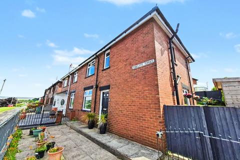 3 bed property, in Tonacliffe Terrace, £120,000