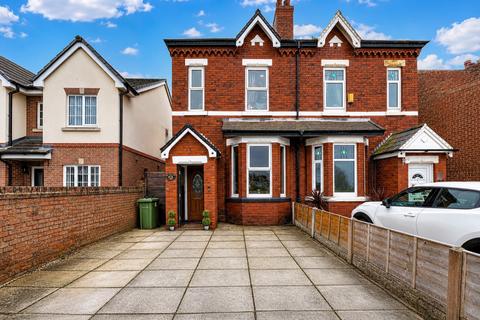 2 bed property, in Rufford Road, £170,000