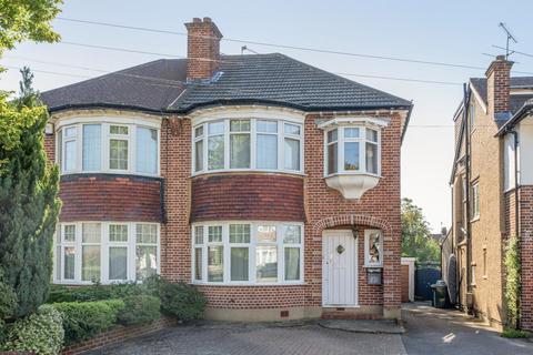 3 bed property, in Lynton Mead, £900,000