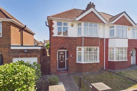 3 bed property, in Shakespeare Road, £375,000