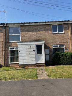 2 bed property, in Kensington Road, £40,000