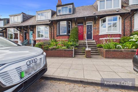 2 bed property, in Front Street, £110,000