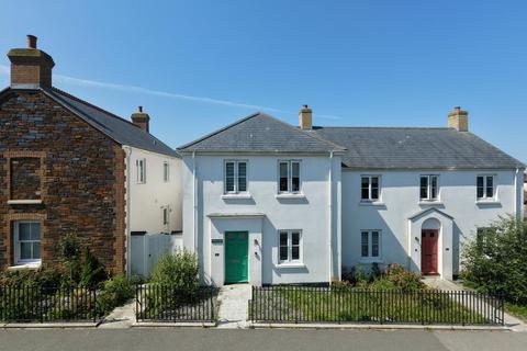 3 bed property, in Quintrell Road, £350,000