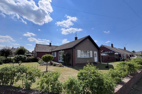 2 bed property, in Thropton Crescent, £250,000