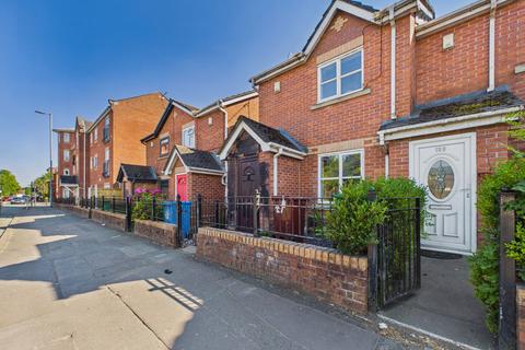 2 bed property, in Elizabeth Street, £160,000